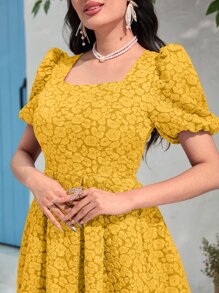 Modelyn 提花方領泡泡袖褶皺細節洋裝 - 黃色 - 查看 5