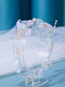 珍珠和花朵裝飾新娘髮帶