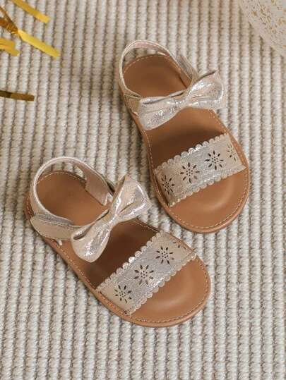 女孩防滑鏤空蝴蝶結裝飾踝帶時尚金色平底涼鞋