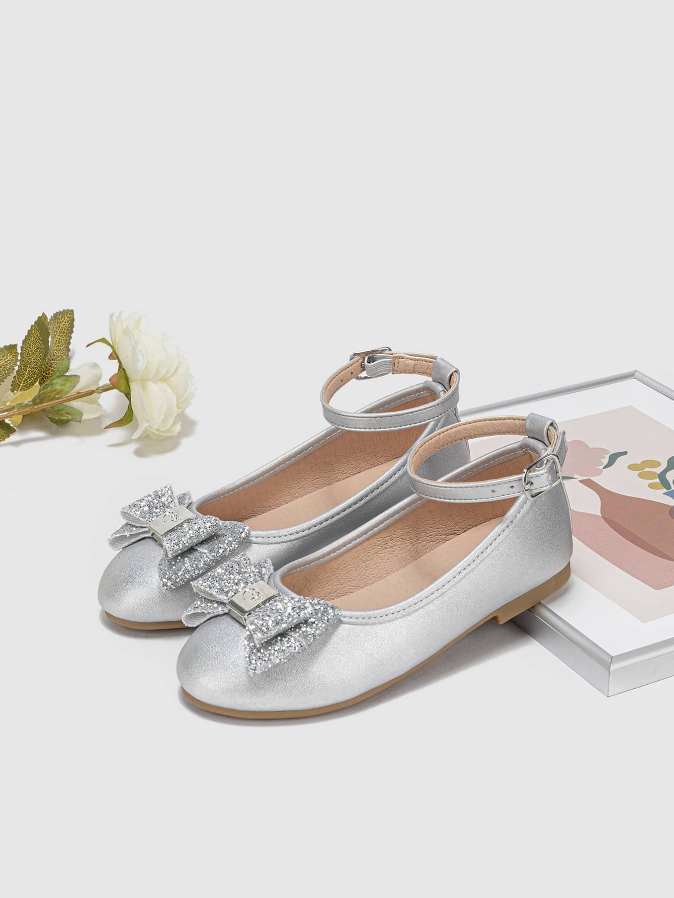 女孩亮片和蝴蝶結裝飾踝帶時尚戶外金屬質感平底鞋
