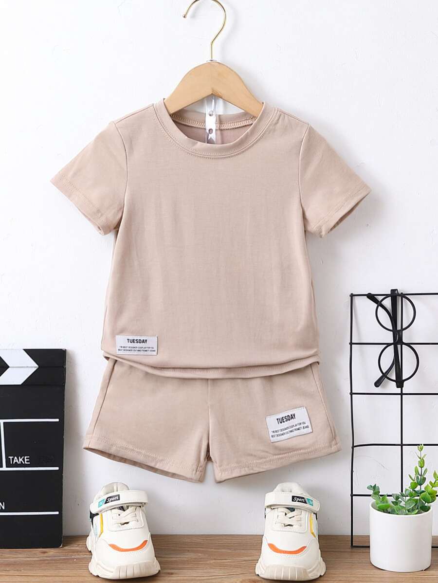 SHEIN Chàng trai trẻ Màu Khaki Giải trí Phong cách đường phố Vòng cổ Ngắn tay Bộ quần đùi & áo sơ mi Với In thư Cho mùa hè - Màu Khaki - Xem 1