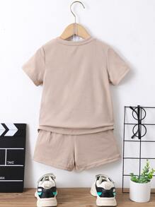 SHEIN Chàng trai trẻ Màu Khaki Giải trí Phong cách đường phố Vòng cổ Ngắn tay Bộ quần đùi & áo sơ mi Với In thư Cho mùa hè - Màu Khaki - Xem 2