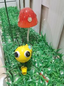 1入組鐵製花園雕像可愛蜜蜂設計花園裝飾品