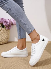新款大码白色帆布运动鞋，百搭学生运动鞋，平底时尚校鞋，休闲系带小白鞋