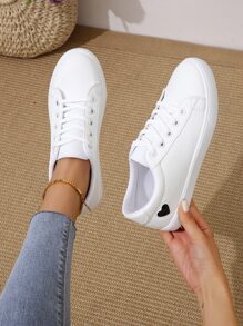 新款大码白色帆布运动鞋，百搭学生运动鞋，平底时尚校鞋，休闲系带小白鞋