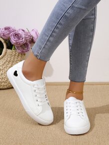 新款大码白色帆布运动鞋，百搭学生运动鞋，平底时尚校鞋，休闲系带小白鞋