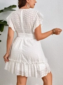 SHEIN Privé Vestido schiffy con bordado con ojal de manga mariposa bajo con fruncido - Blanco - Ver 2