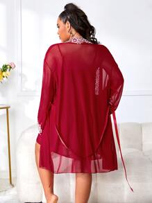 大碼花卉刺繡網紗睡袍和吊帶連衣裙睡衣套裝 - 酒紅色 - 查看 2