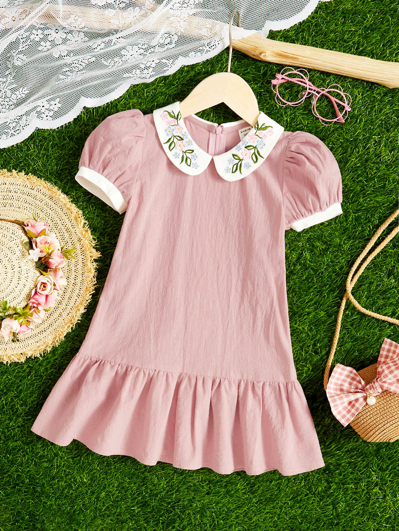 SHEIN 小女童花卉刺繡彼得潘領泡泡袖荷葉邊洋裝