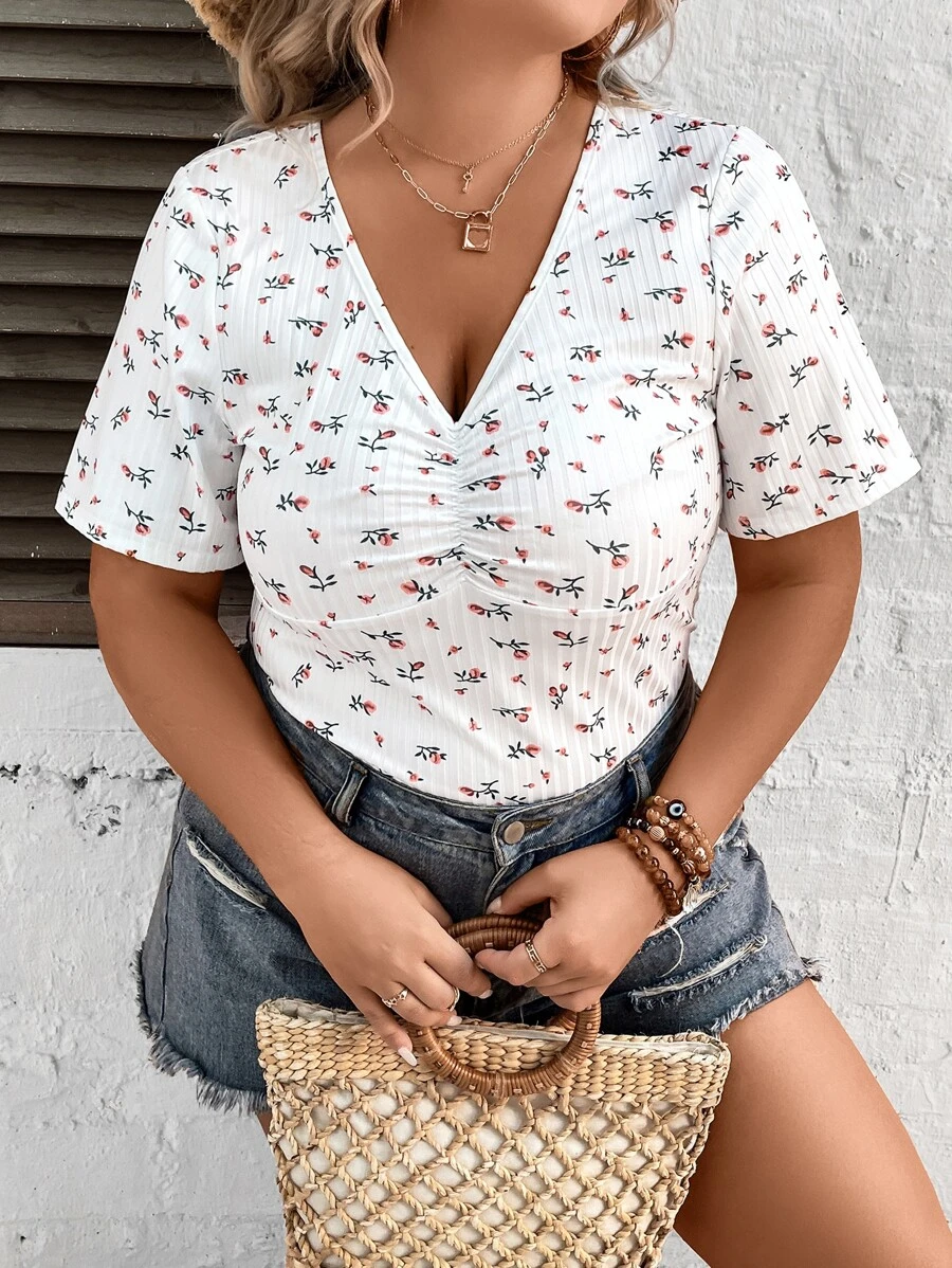 SHEIN LUNE Plus Ditsy Floral Print Ruched Front Tee - Multicolor - View 1
