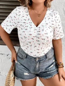 SHEIN LUNE Plus Ditsy Floral Print Ruched Front Tee - Multicolor - View 7