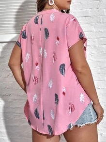 SHEIN LUNE Blusa con estampado de pluma de cuello de muesca de manga murciélago - Rosa - Ver 2