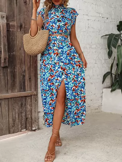 SHEIN VCAY 滿版印花蝙蝠袖短款上衣和高衩半身裙