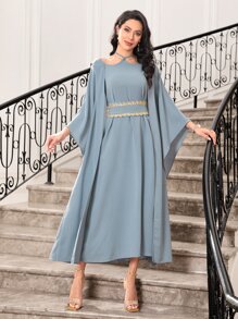 Al Najma 貼花細節斗篷袖長袍連衣裙 - 霧霾藍 - 查看 4