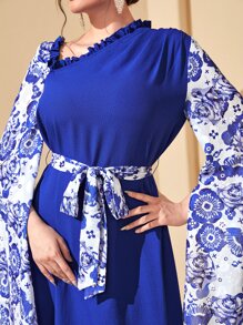 Modelyn 印花不對稱領開衩袖繫腰帶連衣裙 - 寶藍色 - 查看 6