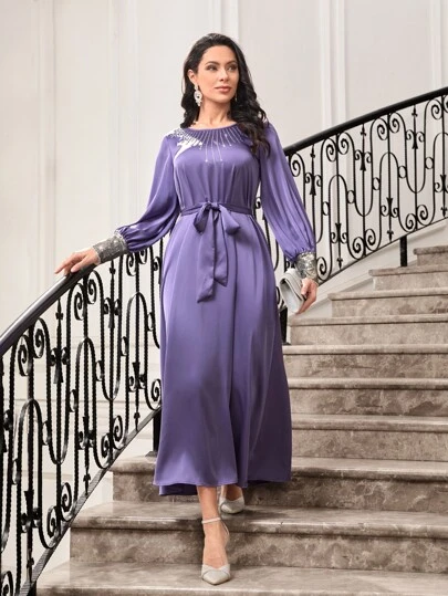 Modelyn 水鑽細節亮片拼接袖口腰帶緞面連衣裙