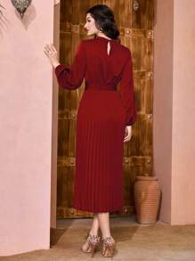 Mulvari 燈籠袖百褶下擺繫腰帶連衣裙 - 酒紅色 - 查看 2