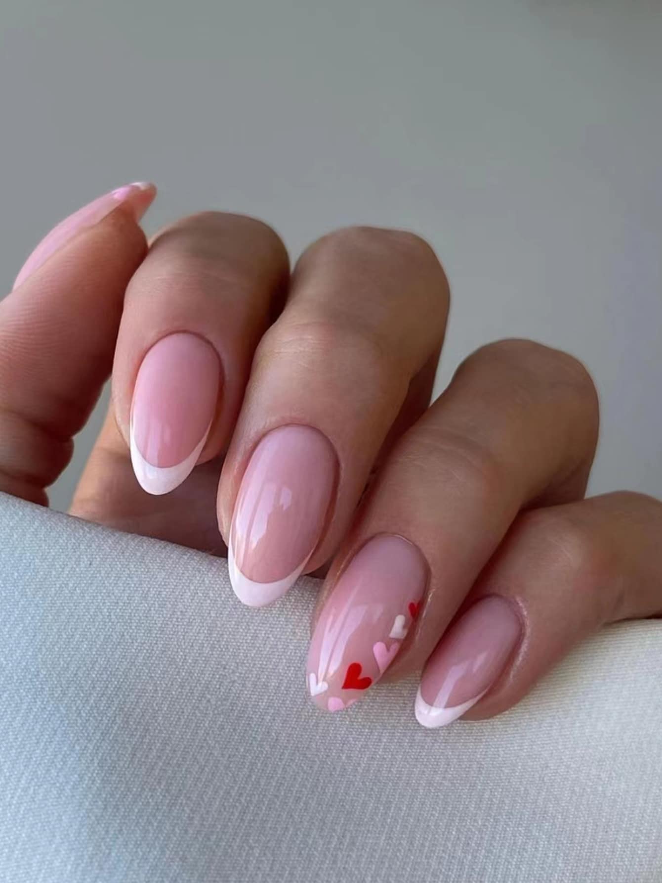 Transforme sus uñas con 24 uñas postizas con patrón de corazón francés blanco almendra largo y 1 lima de uñas y 1 hoja de cinta para uñas - Multicolor - Ver 1
