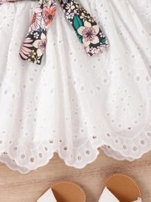 SHEIN Vintaside Kids 年輕女孩花卉印花背心上衣＆腰帶schiffy裙 - 彩色 - 查看 4