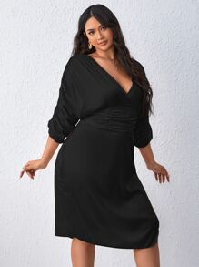 SHEIN Privé 大碼深V領蝙蝠袖高衩褶邊連衣裙 - 黑色 - 查看 5