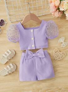 SHEIN Bebé de malla en contraste de manga farol con botón delantero Camiseta & con lazo delantero Shorts - Lila Púrpura - Ver 1