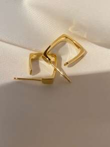 Minimalist Hoop Earrings - Yellow Gold - View 4