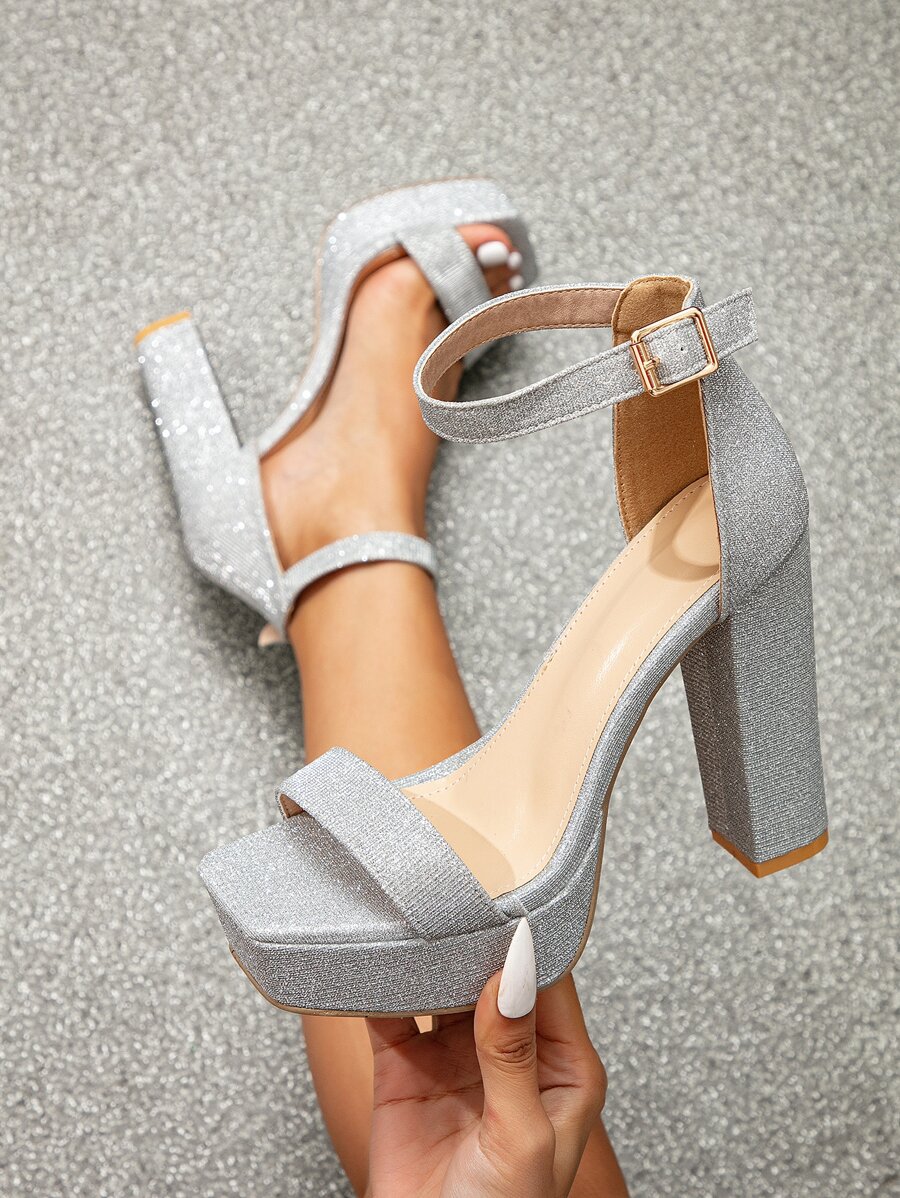Sandal Tali Pergelangan Kaki Bertumit Chunky Wanita Minimalis, Sandal Bertumit Musim Panas yang Glamor - Perak - View 1