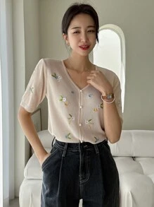 DAZY 花卉刺繡前紐扣針織上衣 - 杏色 - 查看 5