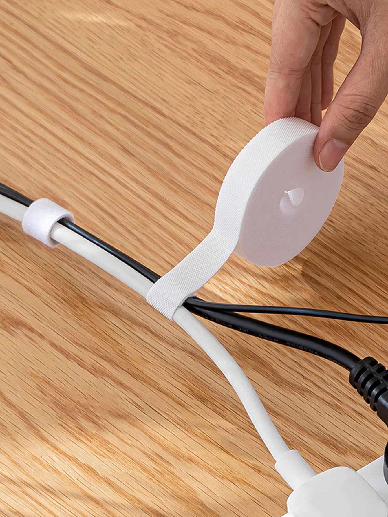 3m Multifunction Hook-and-loop Fastener Data Cable Tie - White - View 1