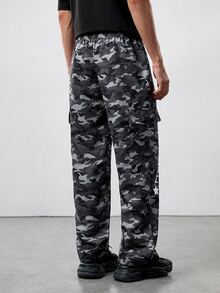ROMWE MEN Guys Camo & Letter Graphic Cargo Pants - Multicolor - View 2