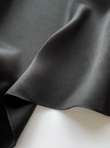 1 pièce Écharpe carrée de mode unie pour femmes, écharpe multifonctionnelle pour bandeau, ceinture, bandana de sangle de sac à main, bande de cheveux, bandeau idéal pour habiller votre look.