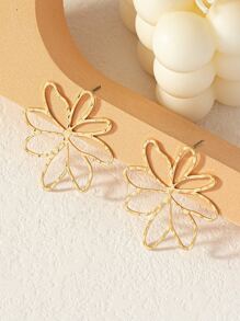 1 Pair Of Exaggerated Hollow Flower Metal Earrings For Women, Sexy And Personalized Street Style For Summer Vacation And Dates Valentines