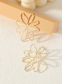 1 Pair Of Exaggerated Hollow Flower Metal Earrings For Women, Sexy And Personalized Street Style For Summer Vacation And Dates Valentines