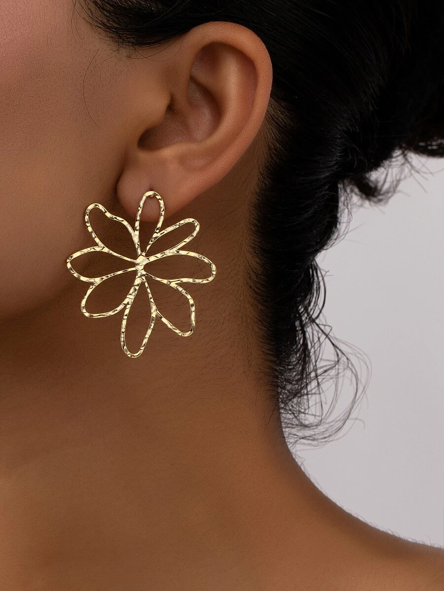 1 Pair Of Exaggerated Hollow Flower Metal Earrings For Women, Sexy And Personalized Street Style For Summer Vacation And Dates Valentines