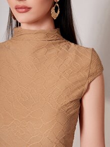 Modelyn 素色小高領T恤 - 卡其色 - 查看 6