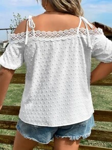 SHEIN LUNE Plus Swiss Dot Cold Shoulder Guipure Lace Trim Blouse - White - View 2
