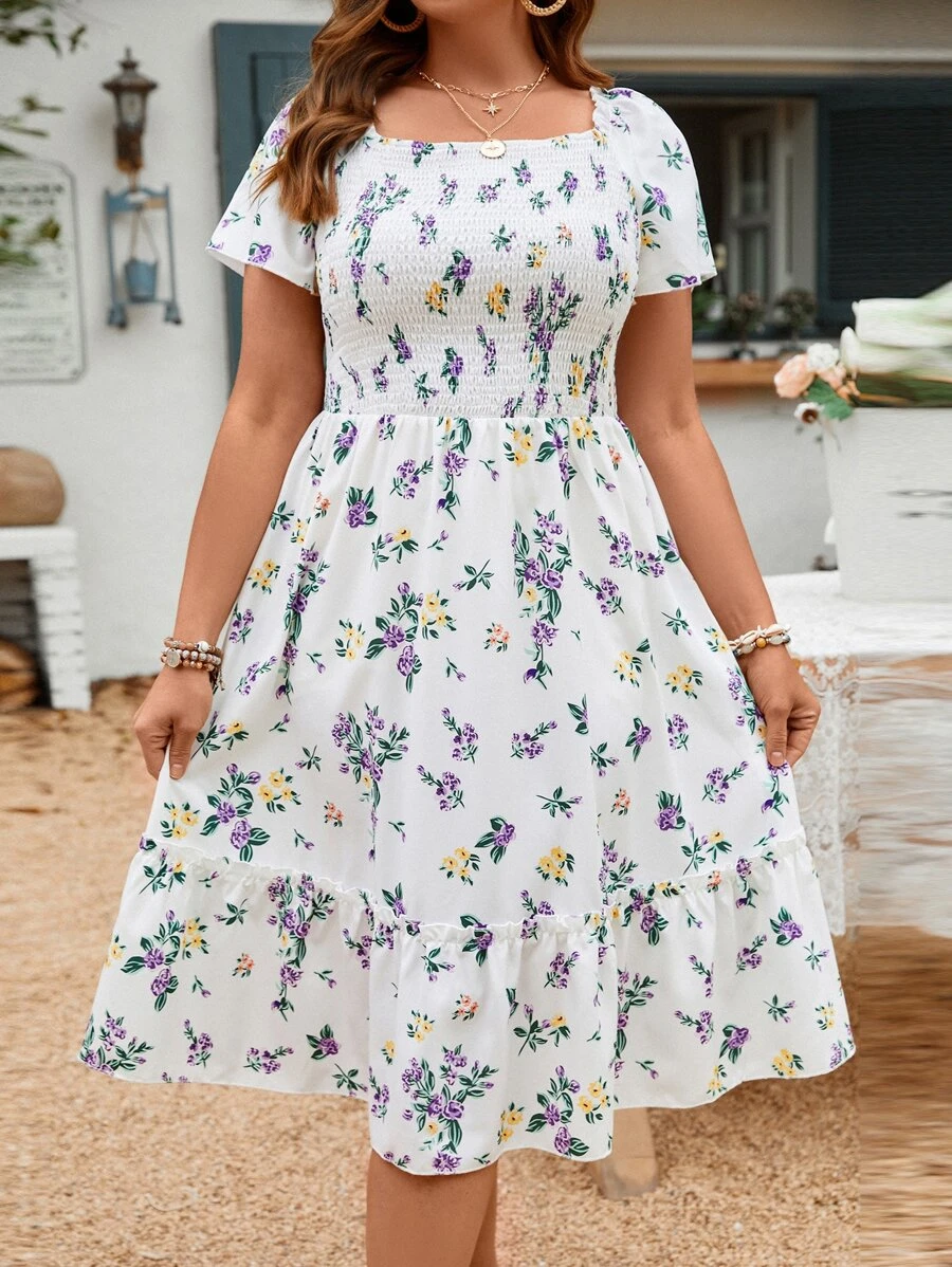 SHEIN Clasi Vestido de estampado floral bohemio con volantes en el bajo, talla grande, para verano - Blanco - Ver 1