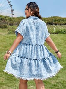 Dreamara 大碼翻蓋口袋蝙蝠袖荷葉邊牛仔洋裝 - 淺色水洗藍 - 查看 3