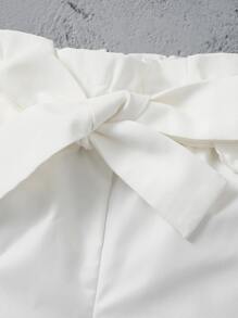 SHEIN 年輕女孩2入組休閒單肩飄帶短袖上衣和蝴蝶結手提紙袋彈力腰短褲,夏季 - 藍白色 - 查看 4