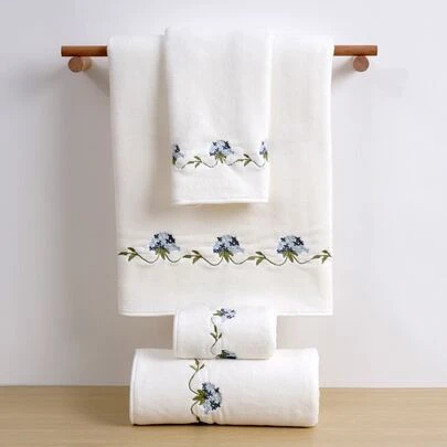 Bộ 1/2/3 khăn tắm hoặc khăn tay thêu họa tiết bằng vải lông san hô, màu trơn, trang trí nhà cửa thanh lịch, phù hợp cho phòng tắm, khách sạn, phòng tập thể dục, du lịch, quà tặng, thẩm mỹ viện, thể thao, ngoài trời, bãi biển, trường học, chuẩn bị năm học mới, phụ kiện du lịch, đồ dùng thiết yếu trong nhà, khăn tắm, chăm sóc da.