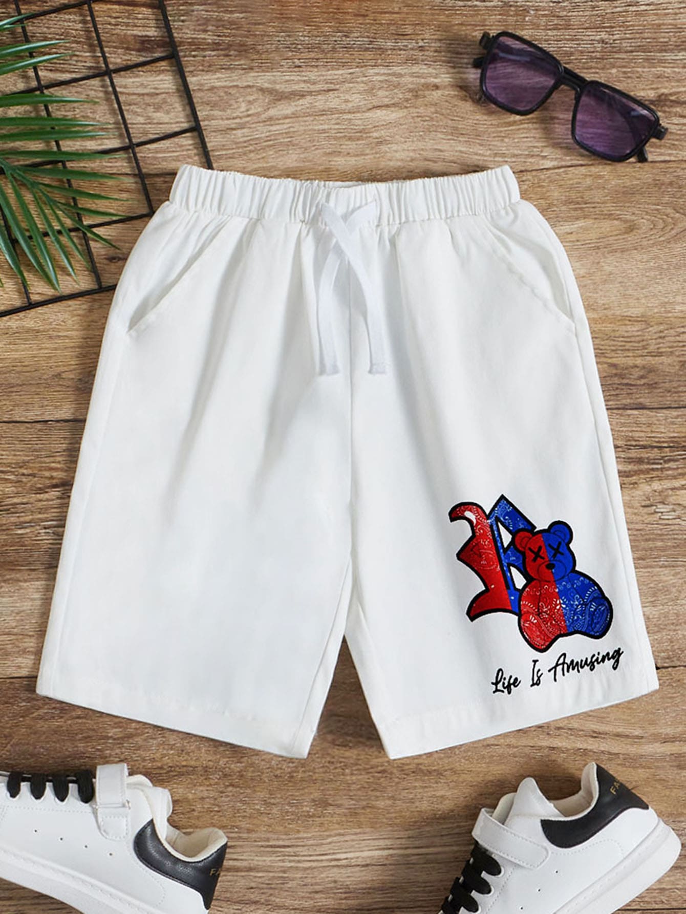 SHEIN Boys Cartoon & Letter Graphic Drawstring Waist Shorts - White - View 1