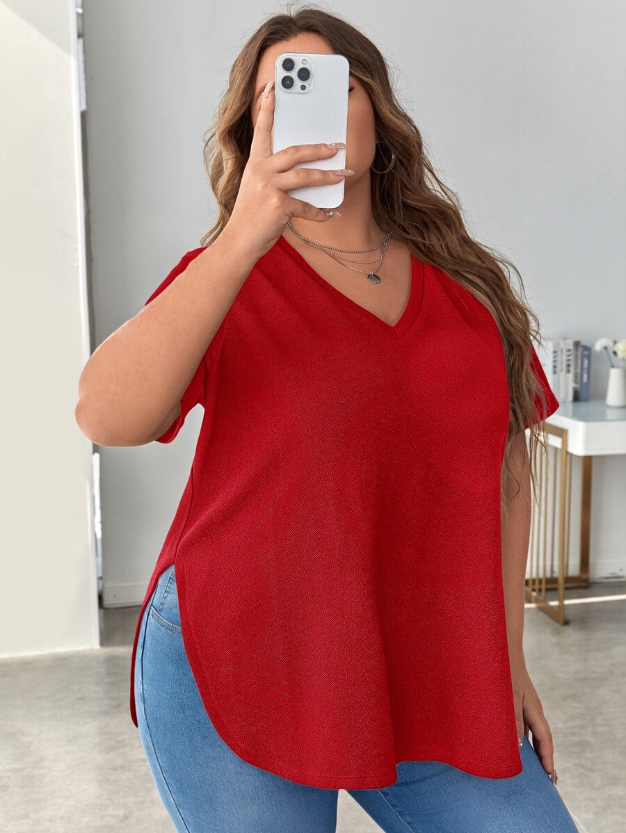 SHEIN LUNE 大碼素色V領下擺開叉T恤 - 紅色 - 查看 1
