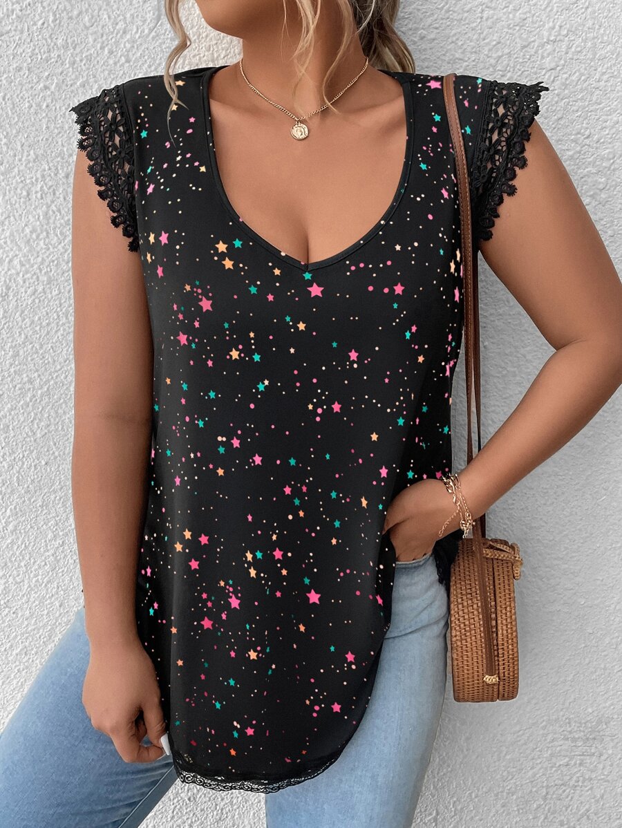 SHEIN LUNE Camiseta gráfica de mujer con estampado de estrella y detalles de encaje en contraste, de talla grande - Negro - Ver 1