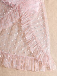 女孩褶邊吊帶上衣和星星網紗覆蓋荷葉邊短褲