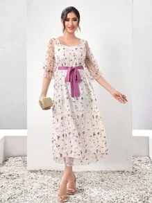 Modelyn 花卉刺繡圖案網紗覆蓋繫腰帶連衣裙 - 白色 - 查看 1