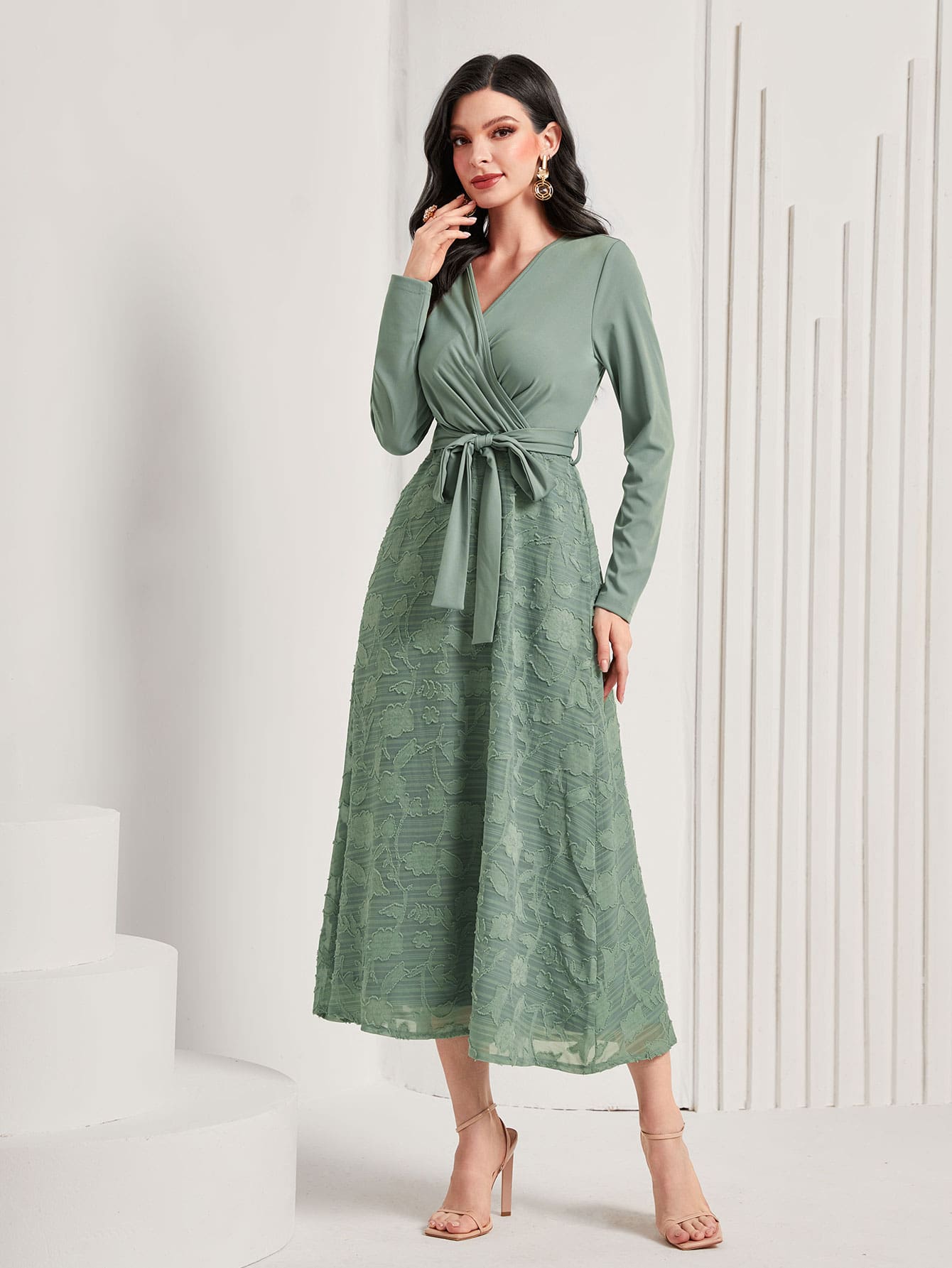 Modelyn 交疊領腰帶蕾絲連衣裙 - 薄荷綠 - 查看 1