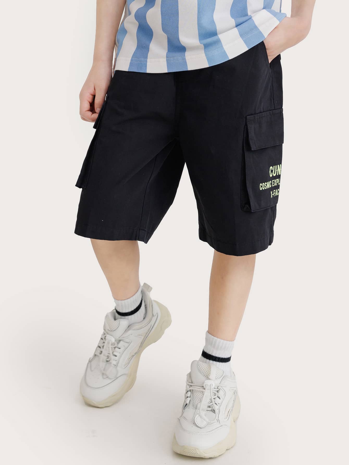 男孩休閒字母圖案工裝短褲帶大口袋,夏天