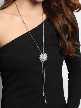 Long Necklace Sweater Chain Women's Clothing Chain New Creative Faux Crystal Diamond Snowflake Clothing Pendant Fashion