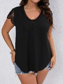 SHEIN LUNE 大碼蕾絲拼接弧形下擺T恤