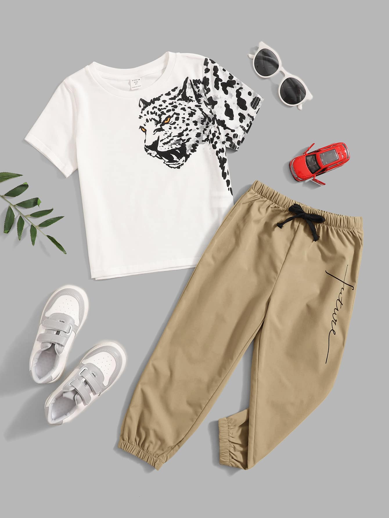 SHEIN Leap Crew Toddler Boys Leopard Print Tee & Letter Graphic Drawstring Waist Trousers - Khaki - View 1